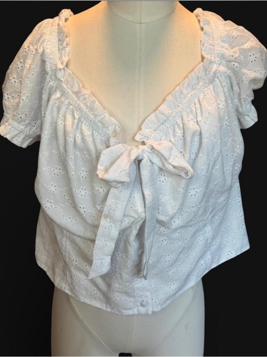 Bar III Tops - Bar III White Eyelet Tie-Front Puff Sleeve Top square neckline size